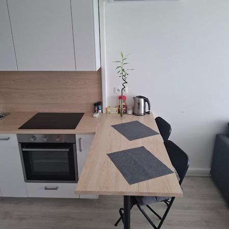New Air-Conditioned Apartment 5 Minutes By Walk From The Airport With Free Garage Parking Bratislava Exterior photo