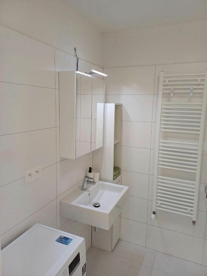 New Air-Conditioned Apartment 5 Minutes By Walk From The Airport With Free Garage Parking Bratislava Exterior photo